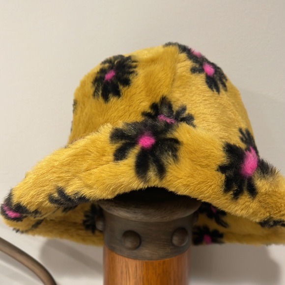 Faux Fur Bucket Hat - Picture 5 of 5